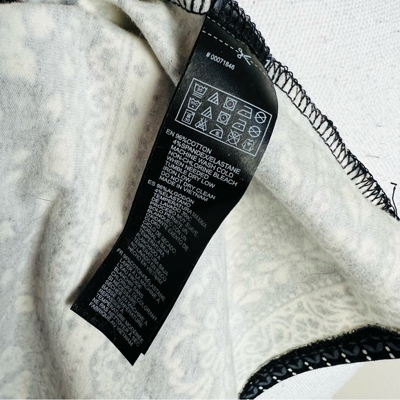 Forever 21 Black & White Floral Tribal Print Crop Top Tank Top - Picture 6 of 8